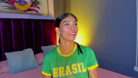 Snapshot of laura_aristizabal_19 chatting on 04.16.26 Laura online show from 04.16.26
