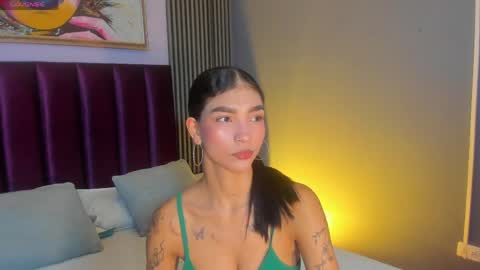 Snapshot of laura_aristizabal_19 chatting on 05.16.26 Laura online show from 05.16.26