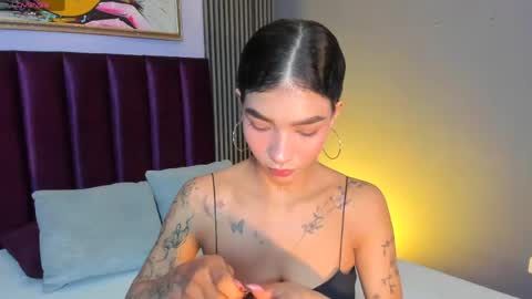 Snapshot of laura_aristizabal_19 chatting on 05.17.26 Laura online show from 05.17.26