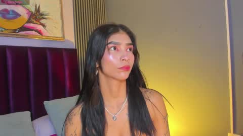 Snapshot of laura_aristizabal_19 chatting on 05.28.26 Laura online show from 05.28.26