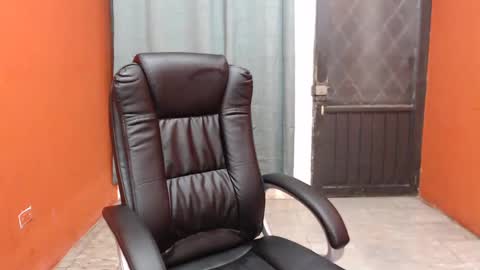 CALL ME LOVE  LAURA online show from 02.18.25