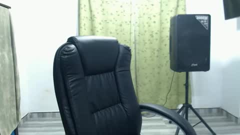 CALL ME LOVE  LAURA online show from 05.30.26