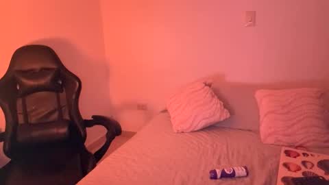 Snapshot of laura_d23 chatting on 02.06.26 laura online show from 02.06.26