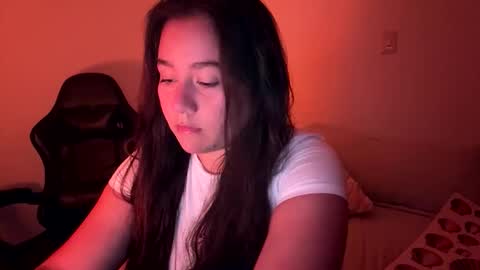 Snapshot of laura_d23 chatting on 02.12.26 laura online show from 02.12.26