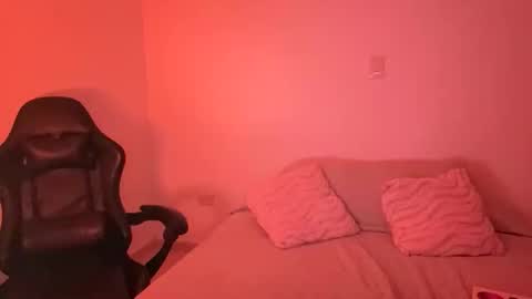 Snapshot of laura_d23 chatting on 02.14.26 laura online show from 02.14.26