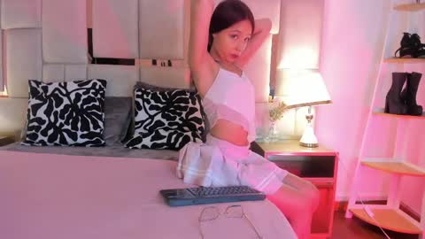 Snapshot of laura_dicardy chatting on 06.04.26 laura_dicardy online show from 06.04.26