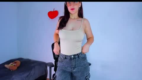 Snapshot of laura_ivy chatting on 06.19.26 LauraIvy online show from 06.19.26