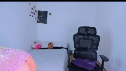 Snapshot of laura_ivy chatting on 07.25.26 LauraIvy online show from 07.25.26