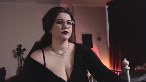 Miss Laura online show from 02.09.26