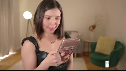 Laura Lee. online show from 01.30.25