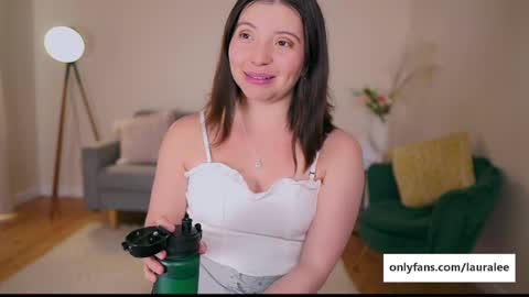 Laura Lee. online show from 03.10.25