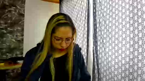 Snapshot of laura_marlyn chatting on 01.06.25 LARA online show from 01.06.25