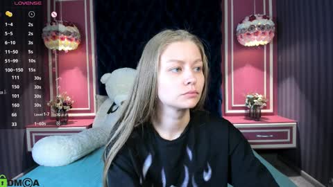 Snapshot of laura_pudd chatting on 04.10.26 Laura online show from 04.10.26