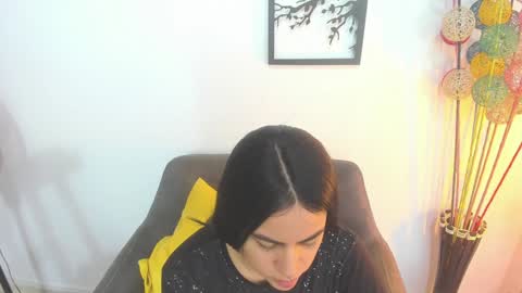 LAURA SOE online show from 01.04.25