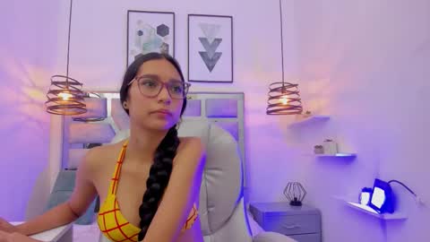 laura stuar online show from 10.31.25