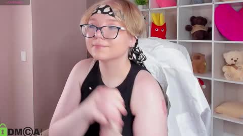 Snapshot of lauraaa_smith chatting on 02.03.26 Laura online show from 02.03.26