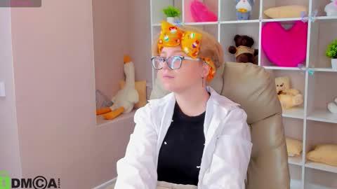 Snapshot of lauraaa_smith chatting on 02.05.26 Laura online show from 02.05.26