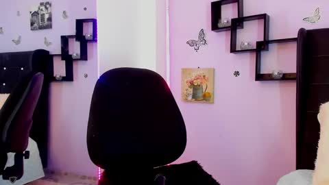 Laura Blue online show from 12.18.24