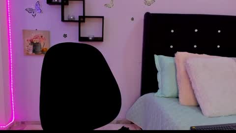 Laura Blue online show from 01.25.25