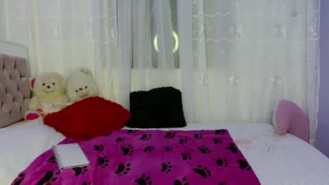 Snapshot of lauracb_ chatting on 12.05.24 lauracb online show from 12.05.24