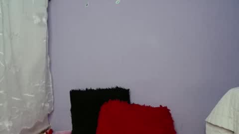 Snapshot of lauracb_ chatting on 01.01.25 lauracb online show from 01.01.25