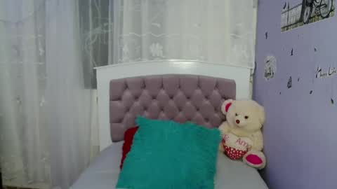 Snapshot of lauracb_ chatting on 01.05.25 lauracb online show from 01.05.25