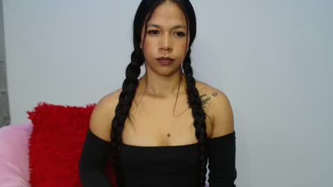Snapshot of lauracb_ chatting on 10.21.25 lauracb online show from 10.21.25