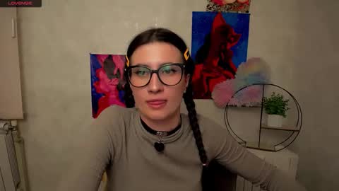 Snapshot of lauradre_ chatting on 10.26.25 Laura online show from 10.26.25