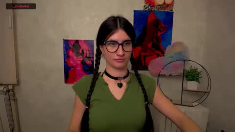 Snapshot of lauradre_ chatting on 10.27.25 Laura online show from 10.27.25