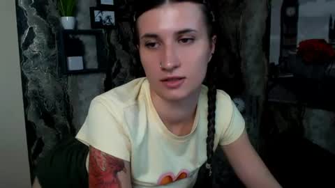 Snapshot of lauradre_ chatting on 06.26.26 Laura online show from 06.26.26