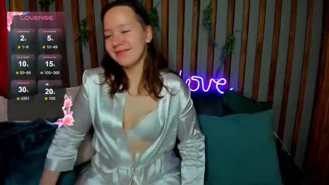 Snapshot of lauraellinss chatting on 09.27.25 Laura online show from 09.27.25