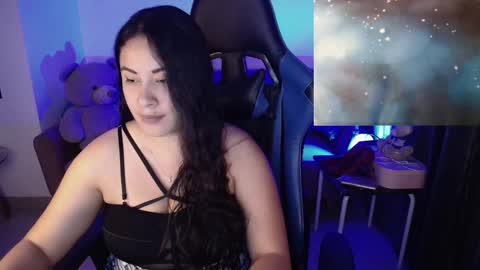 Snapshot of laurahawkes chatting on 03.01.25 laura online show from 03.01.25