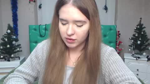 Snapshot of laurahlot chatting on 12.29.24 LauraHlot online show from 12.29.24