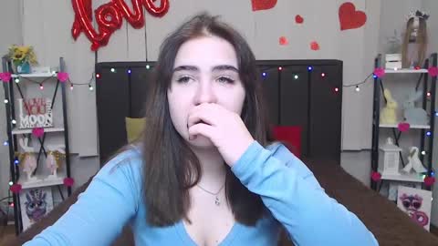 Snapshot of laurahlot chatting on 02.12.25 LauraHlot online show from 02.12.25