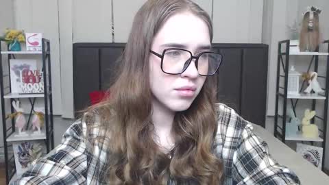 LauraHlot online show from 11.29.25