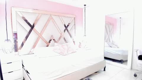 laura  online show from 11.27.25