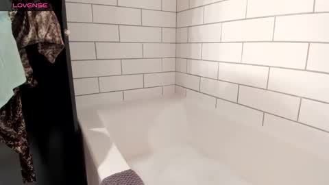 Snapshot of lauraloomer chatting on 01.06.26 Laura Loomer online show from 01.06.26