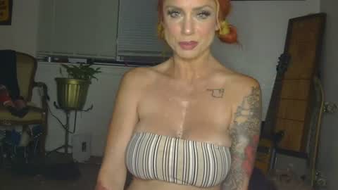Snapshot of lauralye1983 chatting on 07.05.26 Lilian Banks online show from 07.05.26
