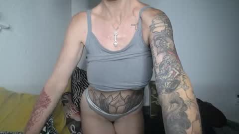 Snapshot of lauralye1983 chatting on 08.03.26 Lilian Banks online show from 08.03.26