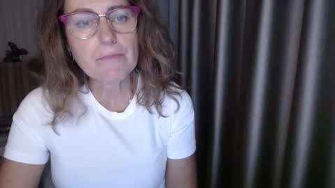 Lauraoven1 online show from 10.16.25