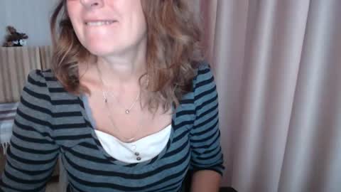 Lauraoven1 online show from 10.18.25