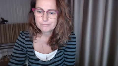 Lauraoven1 online show from 10.22.25