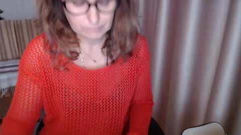 Lauraoven1 online show from 10.31.25
