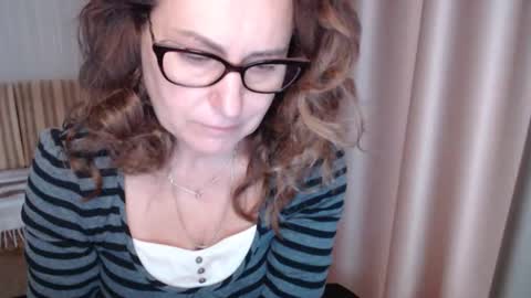 Lauraoven1 online show from 11.22.25