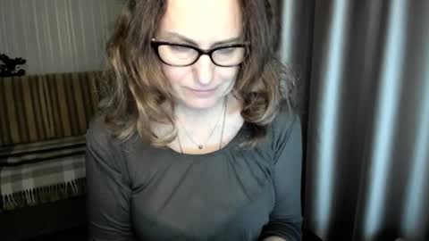 Lauraoven1 online show from 12.16.25
