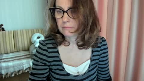 Snapshot of lauraoven1 chatting on 05.06.26 Lauraoven1 online show from 05.06.26