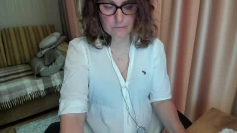 Snapshot of lauraoven1 chatting on 05.22.26 Lauraoven1 online show from 05.22.26