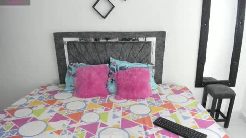 laurasofia01 online show from 11.06.25