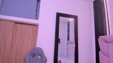 Laurem online show from 10.13.25