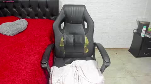 Lauren Independent model online show from 12.18.24